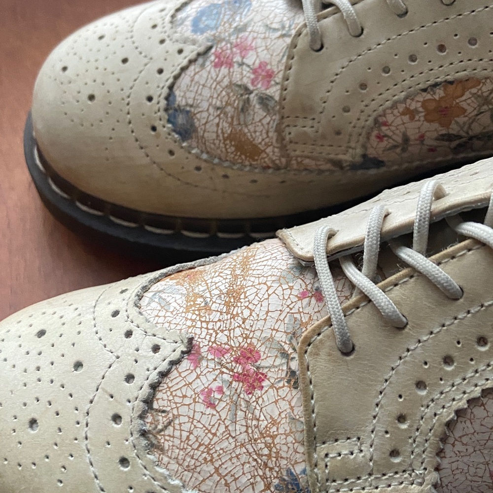 Dr. Martens Floral Crackle Brogue Wingtip Bone 12368 Oxford Shoes Women's Size 6 - Picture 10 of 16